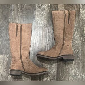 New Pierre Dumas Suede Boots